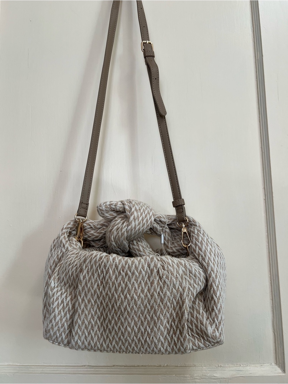 Neutral Knit Knot Crossbody Bag - Taupe/White